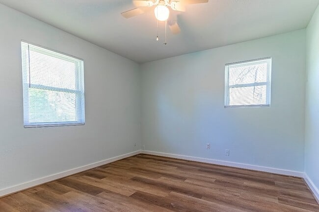 Building Photo - 314 Normagene St