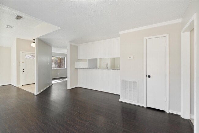 Building Photo - 16106 New Field Dr