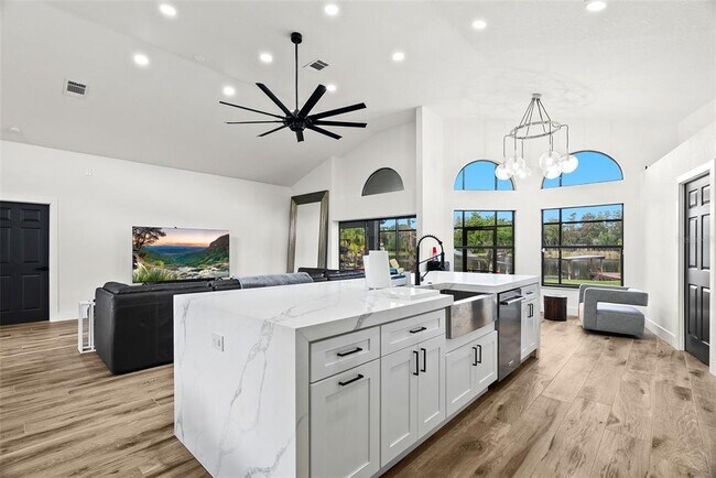 Building Photo - 15912 Willowdale Rd