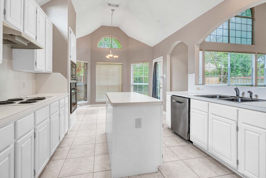 Building Photo - 109 Falcon Creek Dr