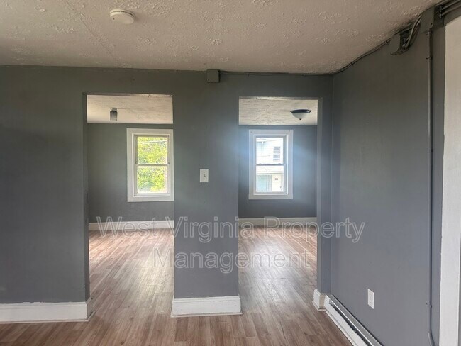 Building Photo - 304 N 3rd St