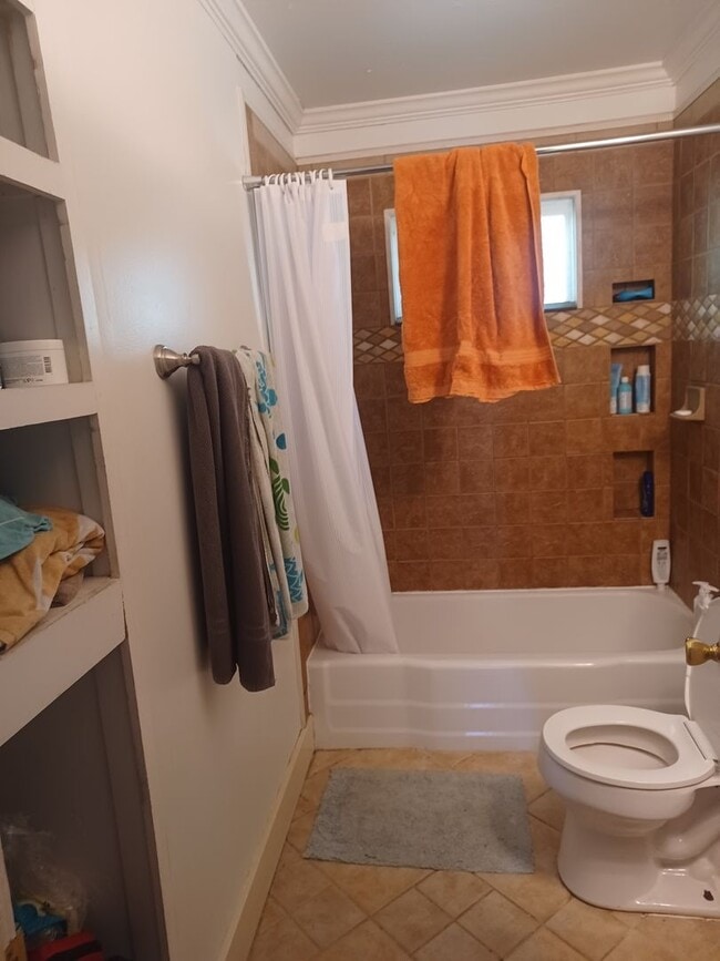 Building Photo - 403 Geneva St