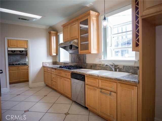 Building Photo - 146 W Le Roy Ave