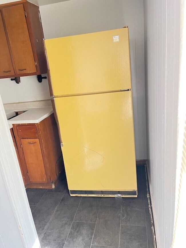 Building Photo - 2-Bedroom, 1-Bathroom Apartment in Converted Quadplex