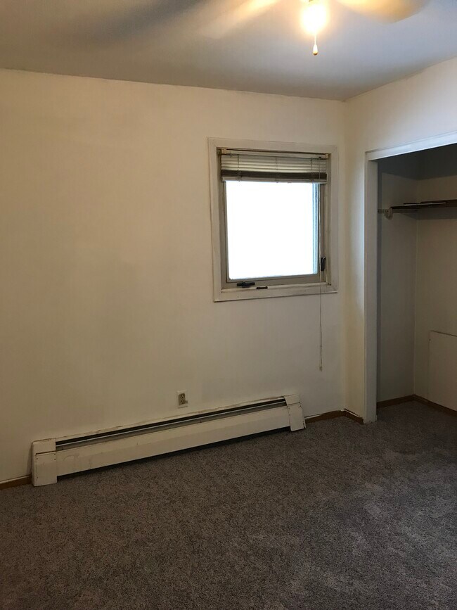 Building Photo - 8928 Jefferson St NE