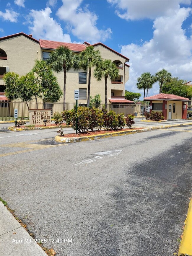 Building Photo - 8860 SW 123rd Ct