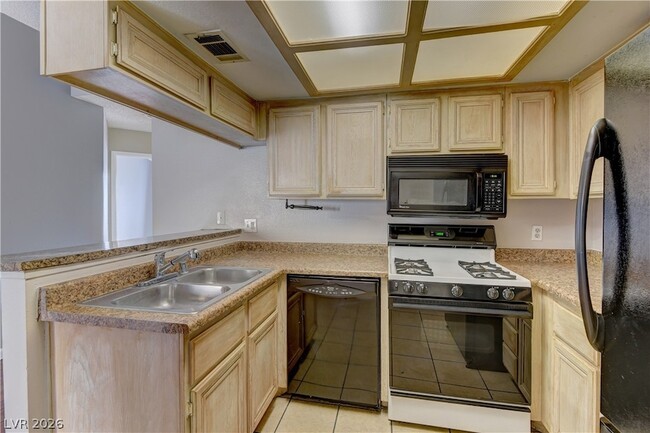 Building Photo - 820 N Sloan Ln