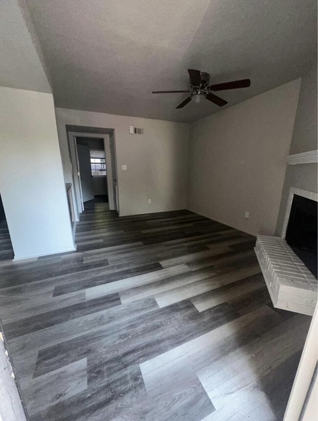 Building Photo - Parkwood at Forrest Brook