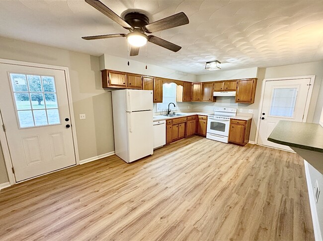 Building Photo - 113 Meadow Ln