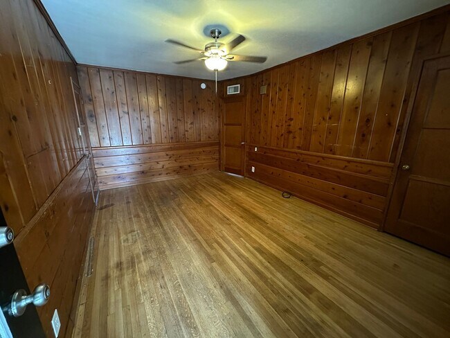 Building Photo - 3 Bed, 2 Bath Home in Lake Balboa