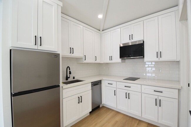Interior Photo - 10839-45