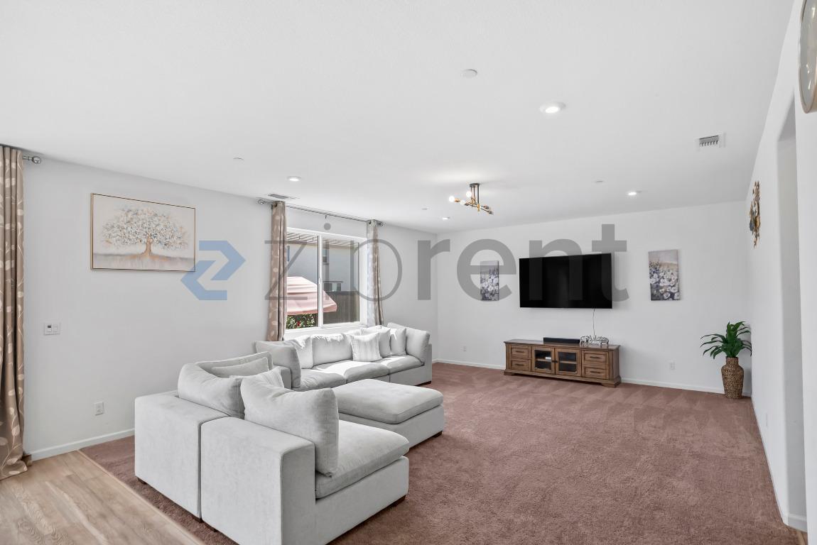 Building Photo - Unit 1