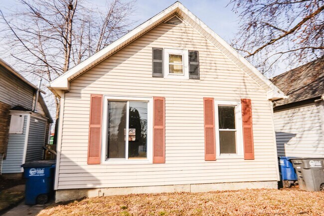 Building Photo - Well maintaned and clean two bedroom home for rent!