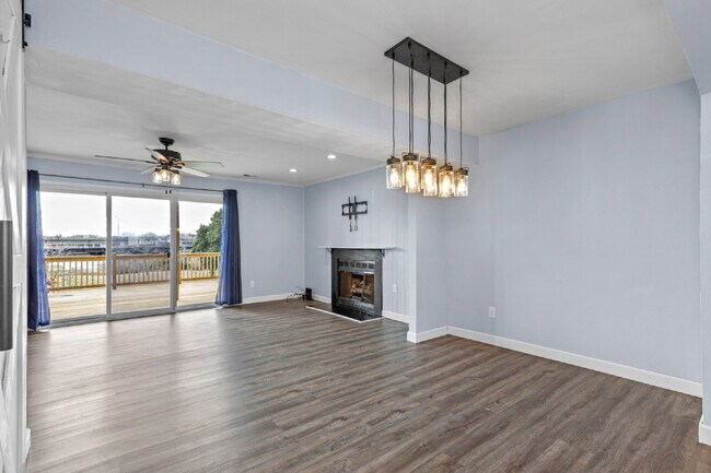 Building Photo - Beachside Living with Beautiful Water Views