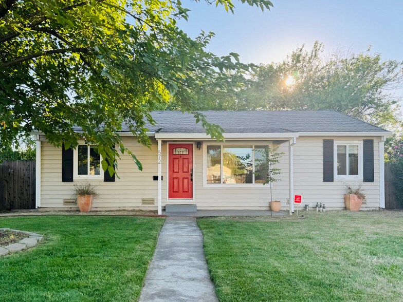 Primary Photo - 572 M St