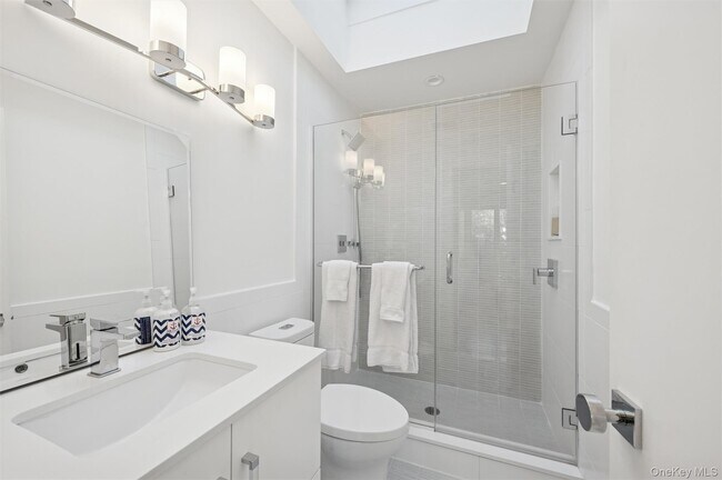 Building Photo - 3 Southwood Ln