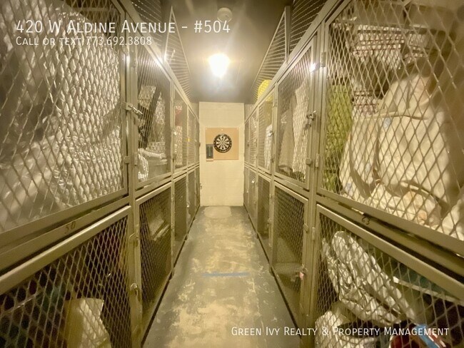 Building Photo - 420 W Aldine Ave