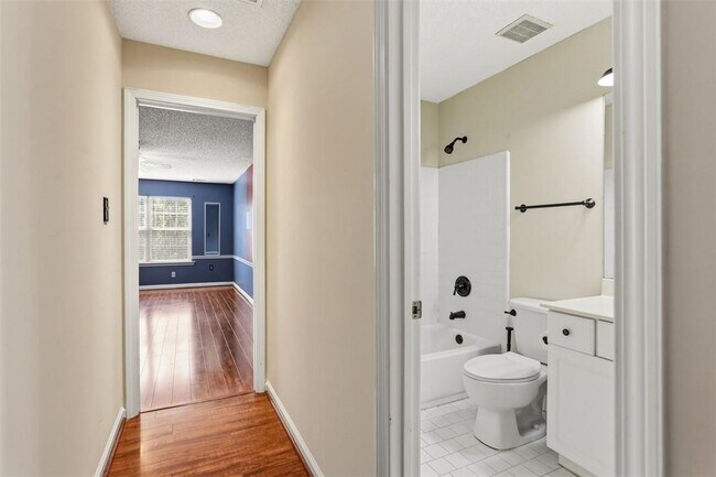 Building Photo - 14 Sandy Pond Ct