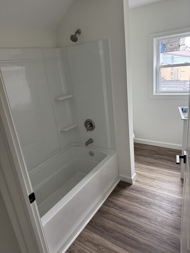 Building Photo - 14 Evans St