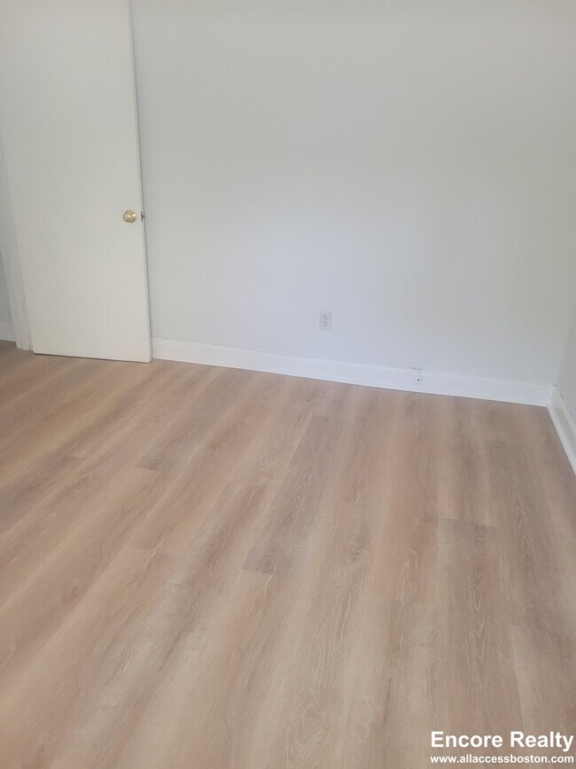 Building Photo - 61 Selkirk Rd