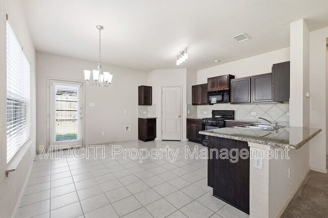 Building Photo - 205 Tallow Trl