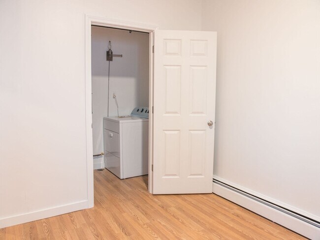 Building Photo - 186 Emerson St