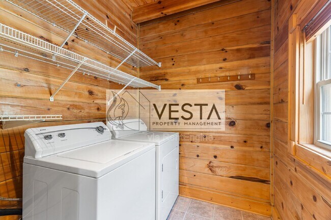 Building Photo - 131 Tanner Trail