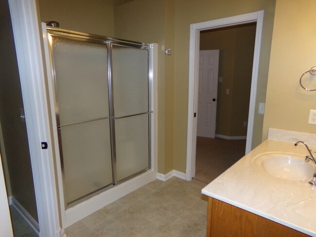 Building Photo - Beautiful 3 Bed 3.5 Bath Xenia Home!