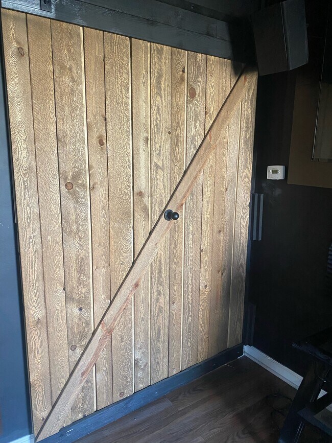 Barnyard doors to the kitchen - 7 Jefferson Ct