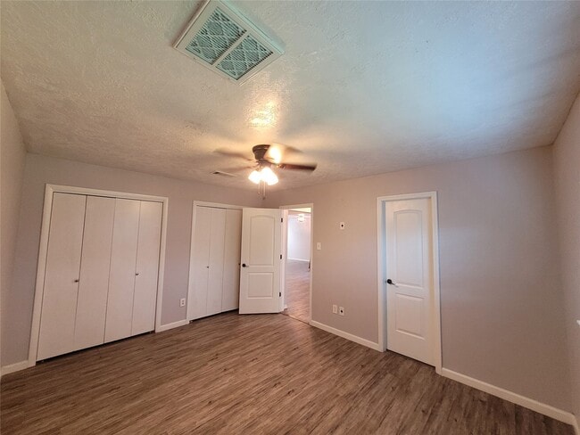 Building Photo - 9843 Mill Shadow Dr