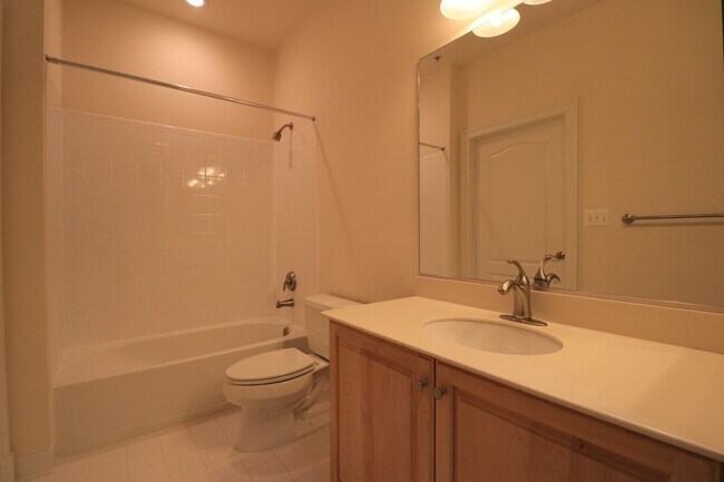 Building Photo - SHORT TERM LEASE AVAILABLE -- Luxury TH in Bethesda - 4 bed + 3.5 ba - Elevator TH in Gated commu...