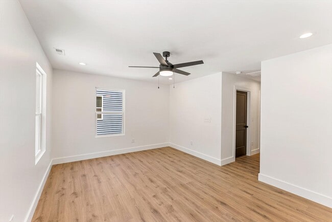 Building Photo - 3425 Garden Dr