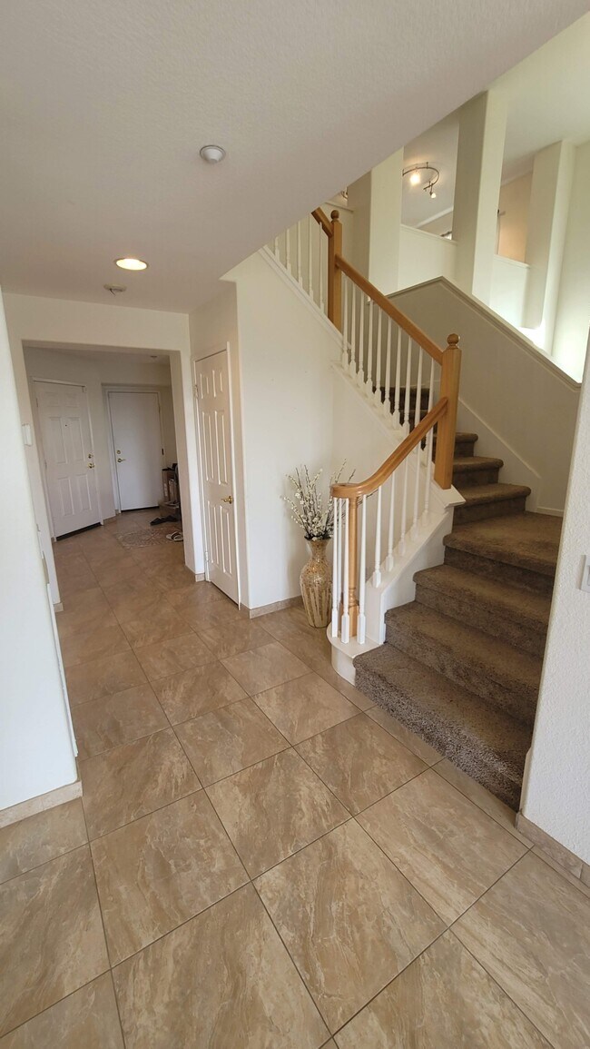 Building Photo - 2422 Pointe Pkwy