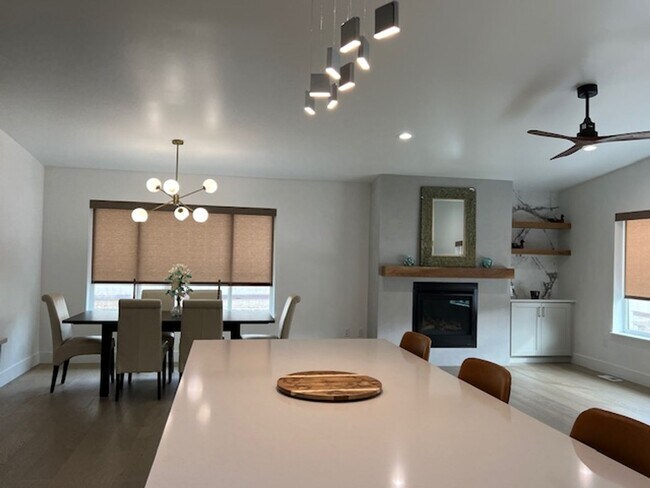Building Photo - ABSOLUTELY UNBELIEVABLE NEW HIGH END CUSTOM HOME!