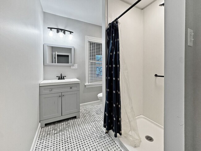 Building Photo - 1116 Woodmont Ave