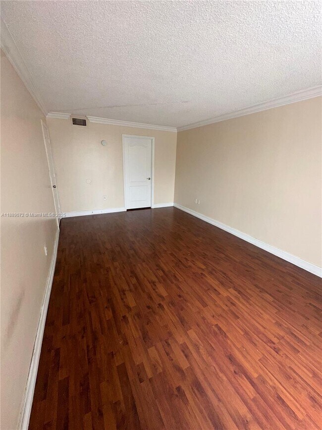 Building Photo - 498 NW 165th St