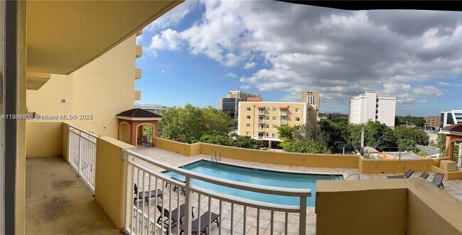 Building Photo - 215 SW 42nd Ave