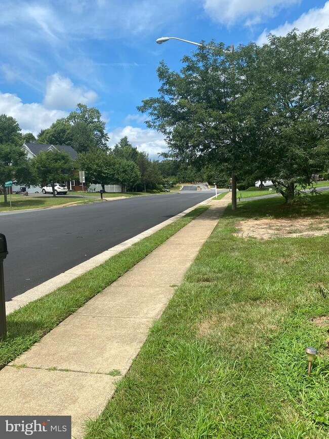 Building Photo - 12971 Queen Chapel Rd