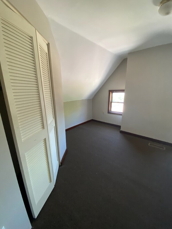 Building Photo - 2454 River Rd