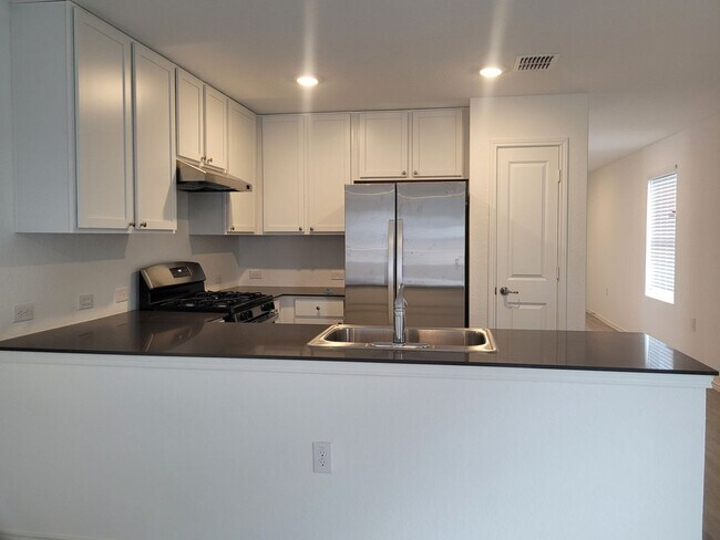 Building Photo - Brand New 4 Bedroom Texas A&M