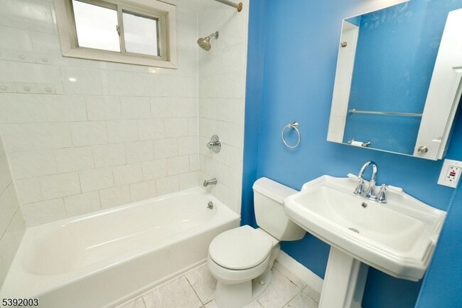 Building Photo - 466 Cortlandt St