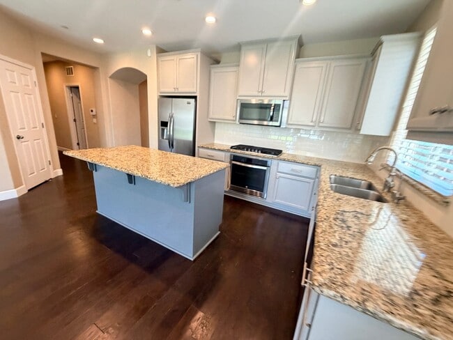 Building Photo - 1587 Manzanita Way