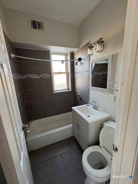 Building Photo - 335 Wells St