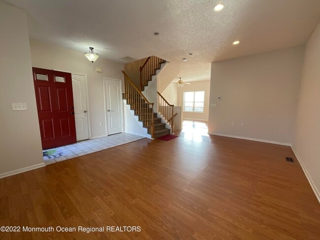 Building Photo - 907 Creamery Ct