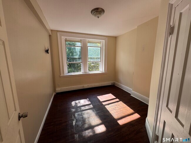 Building Photo - 1266 Park Ave