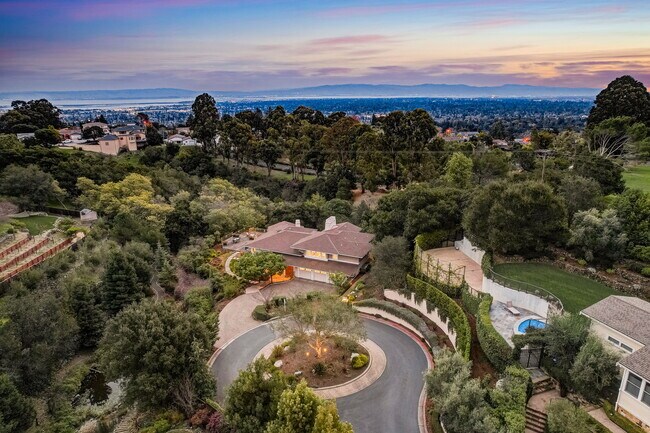 Building Photo - 140 Emerald Estates Ct