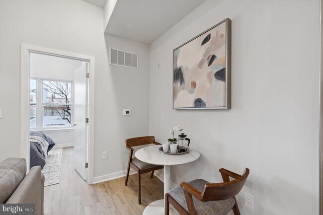 Building Photo - 1330 S Patton St