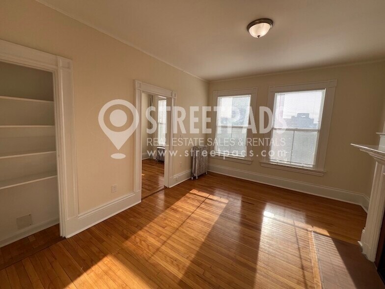 Building Photo - 2 Ware St