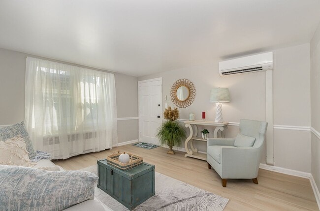 Building Photo - Brookwood Garden Condo