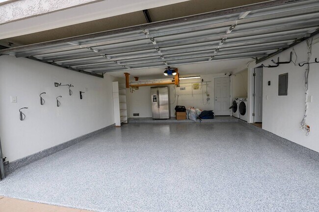 Building Photo - 2107 Dufour Ave